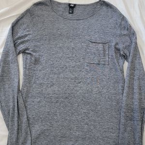 H&M Size M Gray Low Neck Long Sleeve Shirt